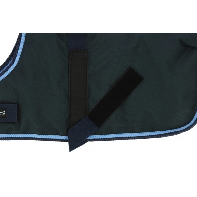 Cobertor para cavalo verde escuro com bordas azuis e faixa de velcro