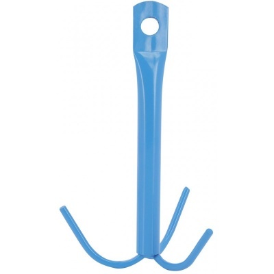 Enxada de mão azul com três garras curva e orifício no topo