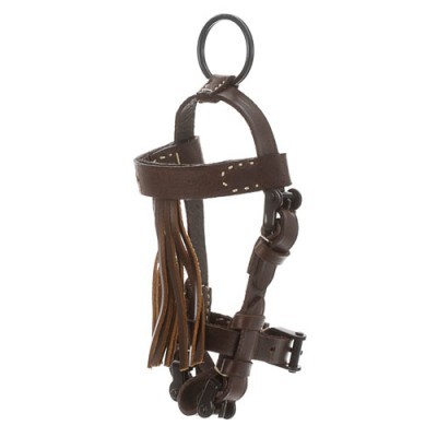 Cabresto de cavalo em couro castanho com argola metálica preta e franjas