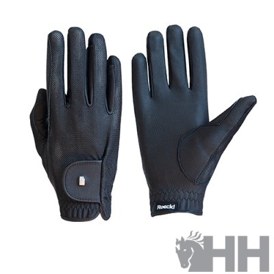 Par de luvas pretas com diferentes texturas e fecho de velcro, em fundo branco com logótipo HH cinzento