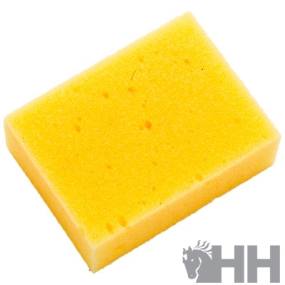 Esponja amarela retangular com textura porosa