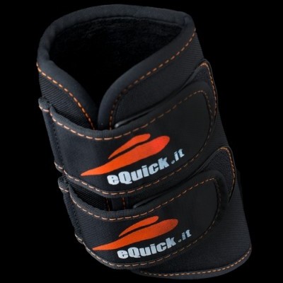 Protetor para cavalo preto com fechos de velcro e texto eQuick.it