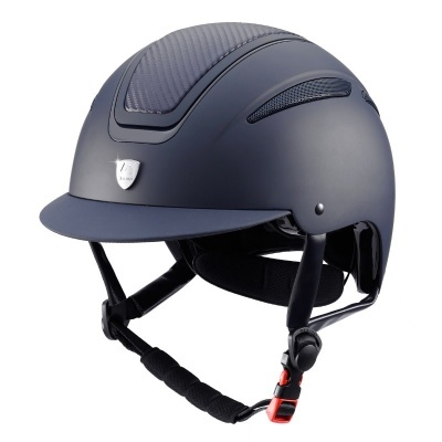 Capacete de equitação azul escuro com textura em fibra de carbono e fecho vermelho