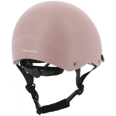 Capacete cor-de-rosa fosco com alças pretas e texto RIDING WORLD