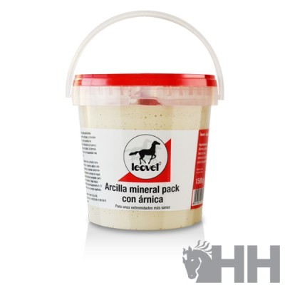 Recipiente plástico branco com tampa vermelha e asa branca contendo produto Arcilla mineral pack con árnica da leovet