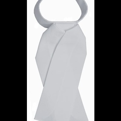 Gravata ascot branca com nó formado