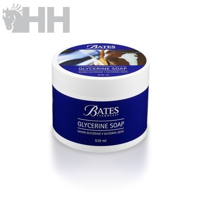 Frasco de sabonete de glicerina azul e branco da marca Bates Saddlery