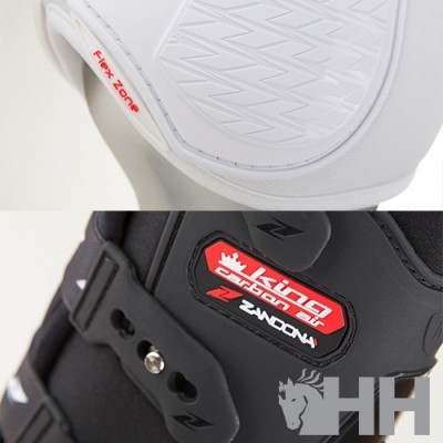Detalhes de calçado e bota desportiva com textos Flex Zone e king carbon air