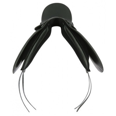 Sela de cavalo preta em couro com abas laterais e tiras