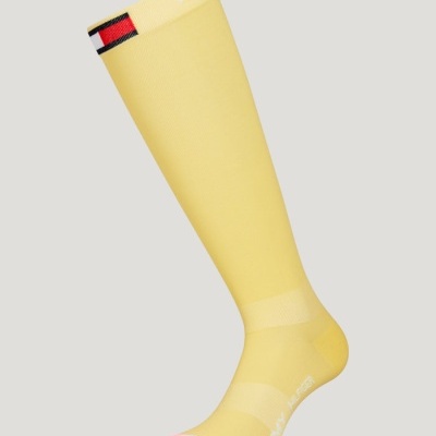 Meia amarela longa com detalhes em vermelho, branco e azul