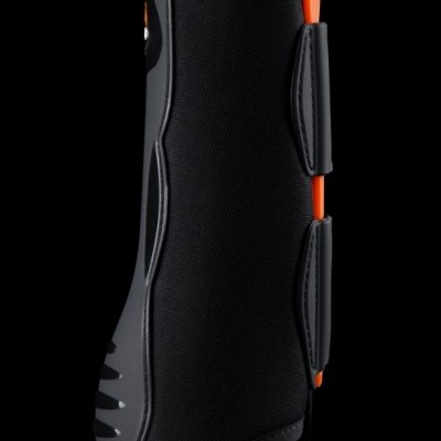 Protector preto para equitação com puxadores laranja e fechos pretos