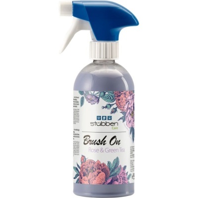 Frasco spray com líquido roxo e rótulo floral