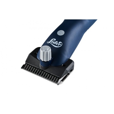 Máquina de tosquiar azul escuro com lâminas pretas e botão cinzento