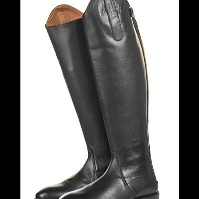 Botas altas pretas de couro para equitação