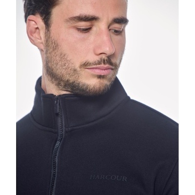 Casaco preto com fecho e texto HARCOUR bordado