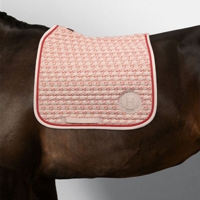 Manta quadrada rosa claro com padrão vermelho para cavalo vista lateral