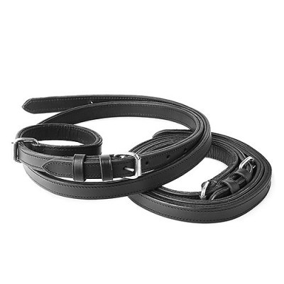 Correia preta em pele com fivelas metálicas prateadas