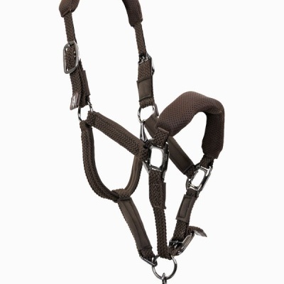 Cabresto castanho em nylon acolchoado com fivelas e argolas metálicas