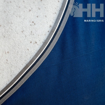 tecido azul e branco com texto HH MARINO/GRIS