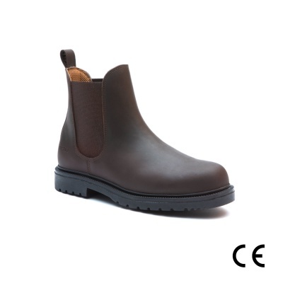 Bota Chelsea de couro castanha com sola preta e detalhes elásticos castanhos