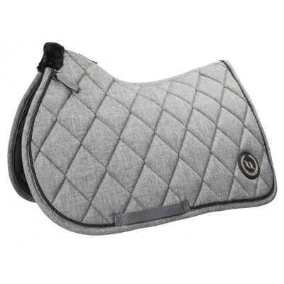 Sela acolchoada cinza claro com padrão de losangos e detalhe em preto