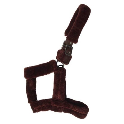 Cabresto para cavalo castanho de tecido peludo com fivelas metálicas