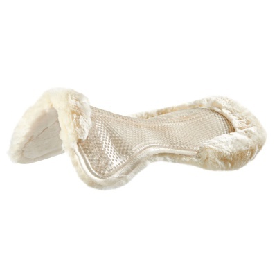 Almofada creme com textura acolchoada e bordas de pêlo sintético