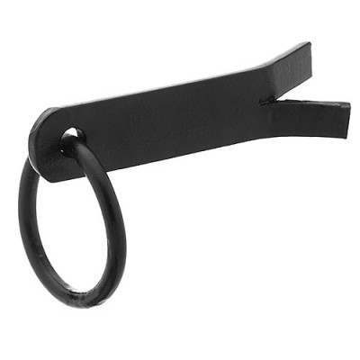 Produto metálico preto com anel e peça alongada