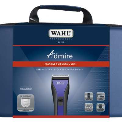 Mala azul com máquina de cortar cabelo WAHL Admire e texto descritivo
