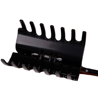 Clip de cabelo preto com mola e dentes largos