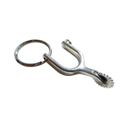 Chaveiro metálico em forma de esporão com roda dentada