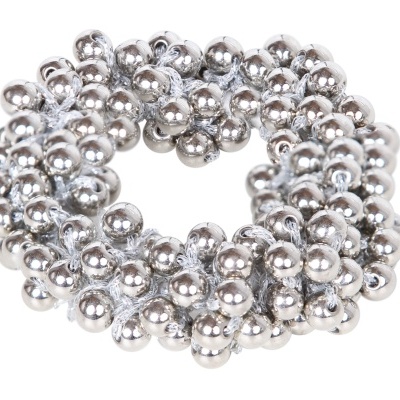 Elástico de cabelo prateado com bolas metálicas agrupadas
