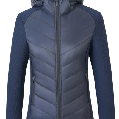 Casaco azul escuro com capuz e padrão acolchoado em V