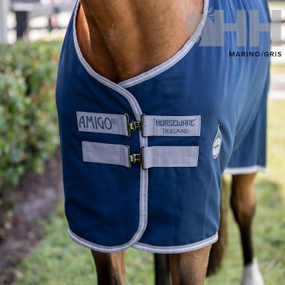 Cobertura azul marinho para cavalo com bordas cinzentas e etiquetas Horseware Ireland