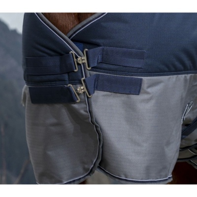 Cobertura para cavalo azul escura e cinzenta com fechos metálicos duplos