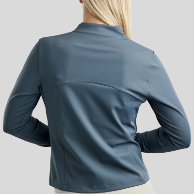 Casaco feminino azul-acinzentado de manga comprida visto de costas