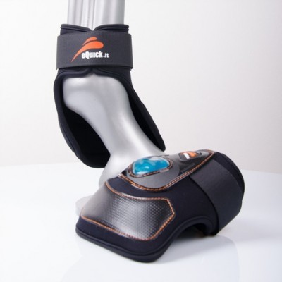 Botas de proteção pretas com velcro e detalhes azuis para equitação