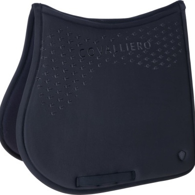 Tapete de sela preto com relevo texturizado e texto COVALLIERO