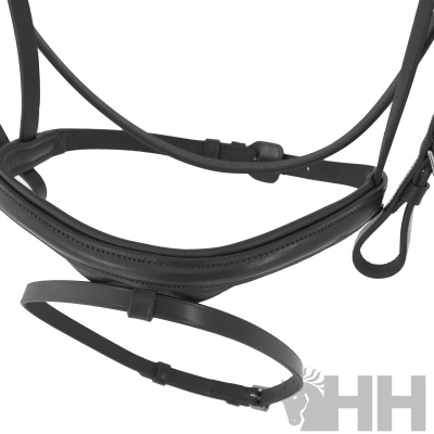Peça de equipamento equestre em couro preto com correia ajustável