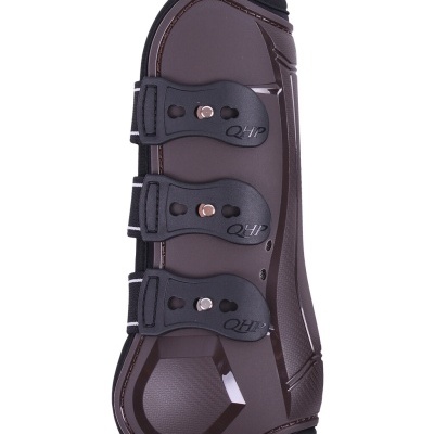 Protector de equitação castanho escuro com fivelas negras e letras QHP.