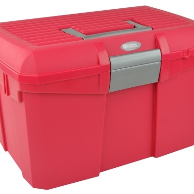 Caixa de plástico vermelha com tampa e fecho cinzento