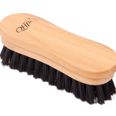 Escova de cabelo de base de madeira clara com cerdas pretas QHP