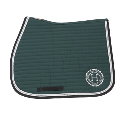 Tampo de sela verde escuro com bordas brancas e emblema com a letra H