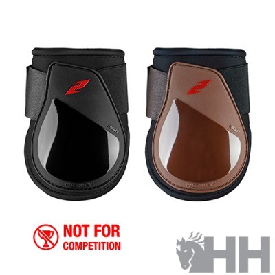 Protetores para patas de cavalo em preto e castanho com texturas brilhantes e logo vermelho.