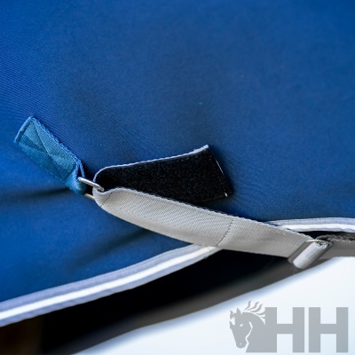 Tecido azul escuro com faixa cinza claro e velcro preto