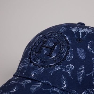 Boné azul escuro com padrão branco e logótipo Tommy Hilfiger