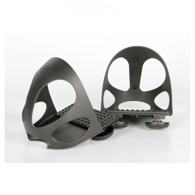 Estribos para bicicleta pretos em plástico com relevo antiderrapante