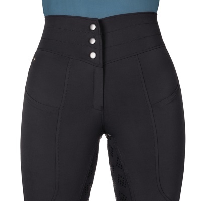 Leggings negras de cintura alta com botões prateados e detalhes perfurados nas pernas