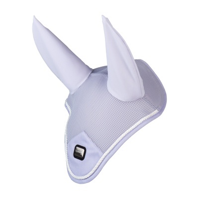 Touca para cavalo lilás com orelhas, feita em tecido de rede, acabamento em cordão branco e emblema preto