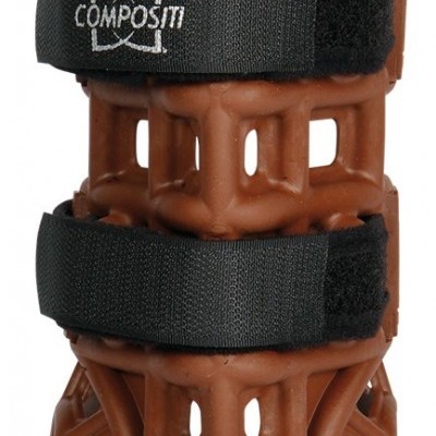 Apoio ortopédico castanho com tiras pretas ajustáveis e padrão gradeado